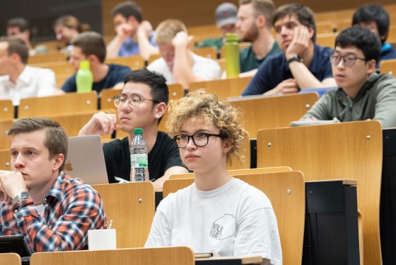 Studierende in einer Vorlesung