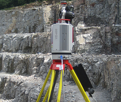 Terrestrischer Laserscanner im Aufschluss.