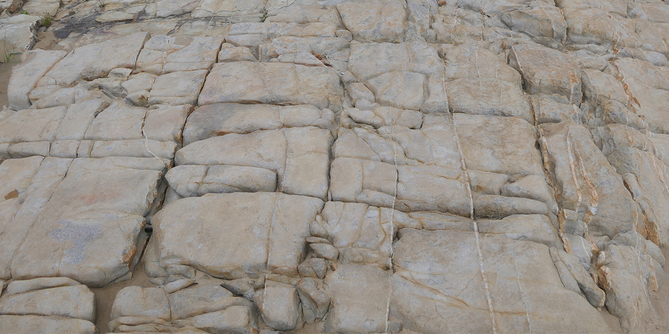 Orthogonales Kluftsystem bei Plettenberg/Südafrika